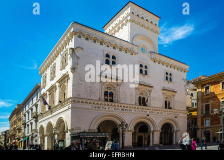 L'Italia, Abruzzo, Chieti, edificio della Camera di commercio costruito nel 1930 Arc . Camillo Guerra, Alberto Archini Foto Stock