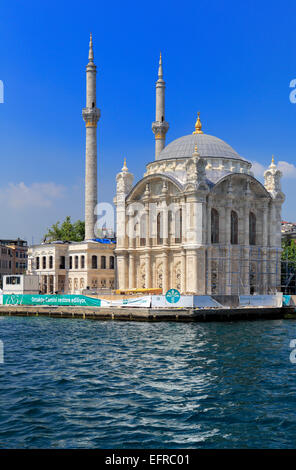 La Moschea Ortakoy o Buyuk Mecidiye Camii (1856), sul Bosforo, Istanbul, Turchia Foto Stock