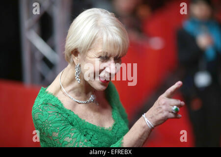 Attore britannico Helen Mirren arriva alla premiere del film "donna in oro' durante il sessantacinquesimo International Film Festival di Berlino, Germania, 09 febbraio 2015. Il film è nella sezione del festival "Berlinale Special' della Berlinale 2015. Foto: KAY NIETFELD/dpa Foto Stock