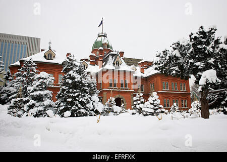 Ex Hokkaido edificio degli uffici governativi coperti di neve, Hokkaido, Giappone Foto Stock