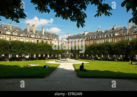 Place des Vosges, Parigi, Francia Foto Stock