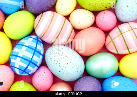 Pasqua di sfondo colorato uova dipinte Foto Stock