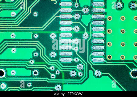 Macro shot del lato posteriore di una scheda a circuito stampato Foto Stock