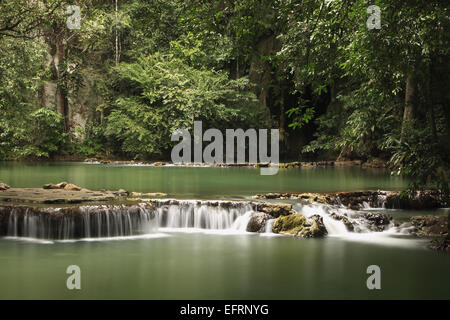 Le cascate di Thanbok Khoranee national park, Krabi, Thailandia Foto Stock