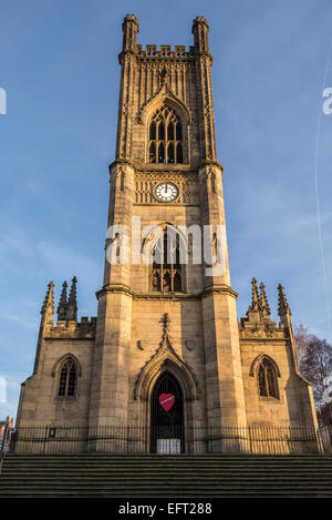 San Luca la chiesa in Liverpool. Conosciuto localmente come bombardata dalla chiesa. A sinistra come un memoriale per il bombardamento di blitz in Liverpool. Foto Stock