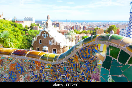 Viste dal Parc Guell progettato da Antoni Gaudi, Barcellona, Spagna Foto Stock