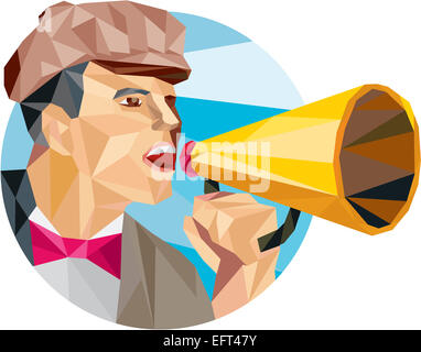 Basso Stile del poligono illustrazione di un regista cineasta gridando utilizzando bullhorn affacciato lato impostato all'interno del cerchio. Foto Stock