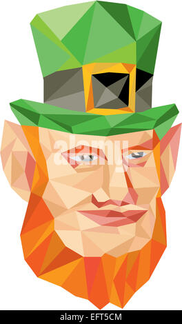 Basso Stile del poligono illustrazione di un leprechaun set testa isolata su sfondo bianco. Foto Stock