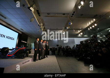 Tokyo, Giappone. 10 Febbraio, 2015. McLaren Honda MP4-30 F1 : La McLaren Honda MP4-30 F1 auto per il 2015 sullo schermo durante una conferenza stampa presso la Honda Motor Co. sede a Tokyo in Giappone . Credito: Giovanni Osada AFLO/sport/Alamy Live News Foto Stock