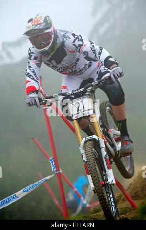 British mountain bike racer Steve Peat compete in discesa UCI Mountain Bike world cup finals di Méribel, Francia. Foto Stock