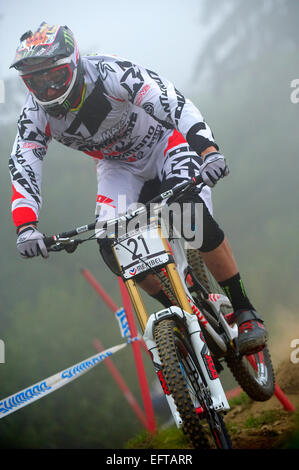 British mountain bike racer Steve Peat compete in discesa UCI Mountain Bike world cup finals di Méribel, Francia. Foto Stock