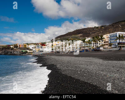 La spiaggia nera di Puerto Naos sull'isola delle Canarie di La Palma. Foto Stock