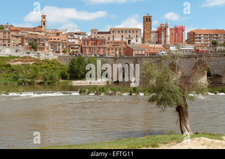 Fiume Duero in Tordesillas Valladolid Castiglia e Leon Spagna Foto Stock