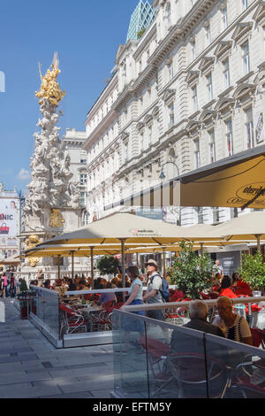 Bar terrazze e la Colonna della Peste (Pestsäule) in Graben, Vienna, Austria Foto Stock