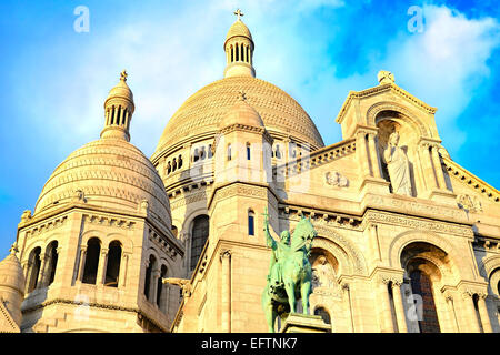 La Basilica del Sacro Cuore di Gesù (Basilique du Sacre-Coeur) sulla collina di Montmartre, Parigi Foto Stock