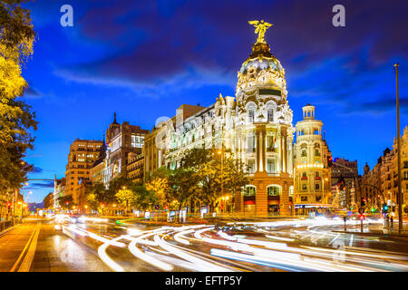 Madrid, Spagna paesaggio urbano di Calle de Alcalá e la Gran Via. Foto Stock