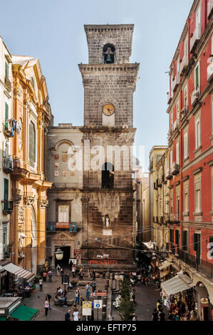 Vista del Campanile di San Gregorio Armeno nel centro di Napoli Foto Stock