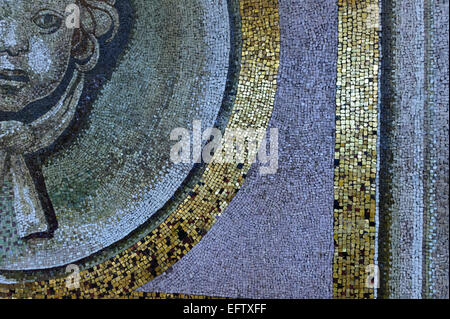 Mosaico dipinti sulle pareti all'interno della cupola della Basilica di San Pietro e il Vaticano, Roma, Italia. Foto Stock