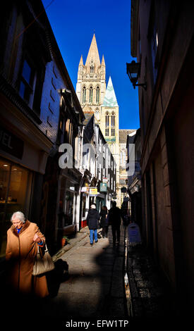 Truro Cathedral visto dalla Cattedrale Lane. Foto Stock