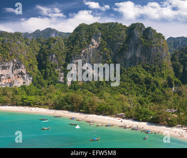 Vista aerea di una bellissima spiaggia, Railay in Thailandia. Foto Stock