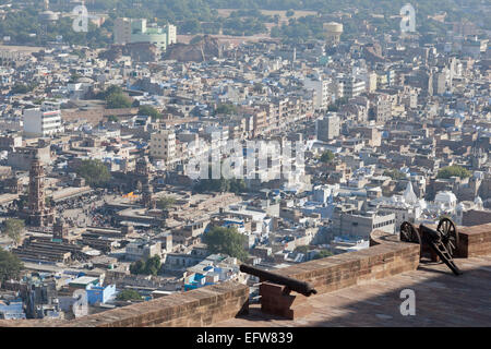 Jodhpur, Rajasthan, India. Forte Mehrangarh e la città di seguito Foto Stock