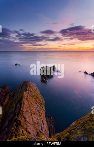 Ci sono alcune gemme nascoste lungo la Scottish costa orientale e le scogliere a est di Eyemouth sono tra quelli. Foto Stock