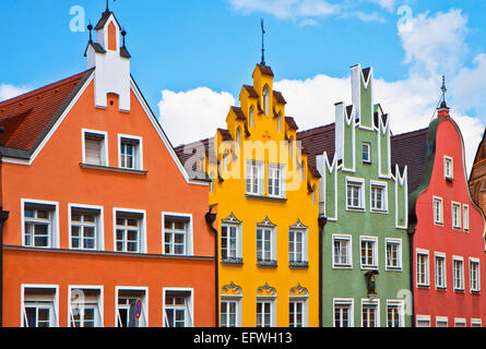 Tipiche Case in Landshut in architettura rinascimentale style bold colori e stucco. Foto Stock