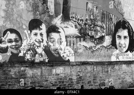 Muro dipinto in bianco e nero in Vitoria-Gasteiz, Alava, Paesi Baschi Foto Stock