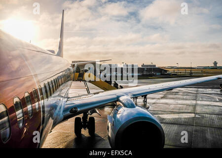 Salire a bordo di un volo europeo da Edinburgh Foto Stock