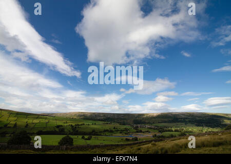Di Reeth in Swaledale, Yorkshire Dales National Park dominato dal bordo Fremington Foto Stock