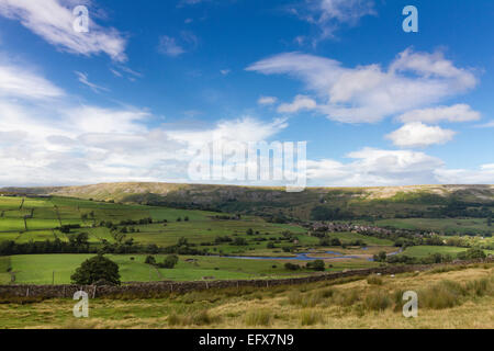 Di Reeth in Swaledale, Yorkshire Dales National Park dominato dal bordo Fremington Foto Stock