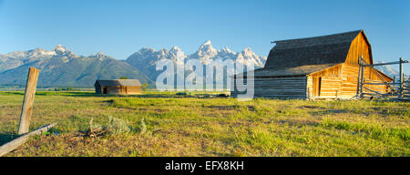 Il Mormon fila, da un altro punto di vista dei fienili abbandonati Foto Stock