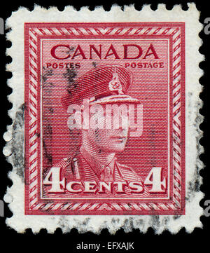 CANADA - circa 1942: un timbro stampato in Canada dal "sforzo di guerra' problema mostra il re George VI in uniforme militare, circa 1942. Foto Stock