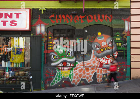 Murale SACRAMENTO STREET Chinatown di San Francisco California USA Foto Stock