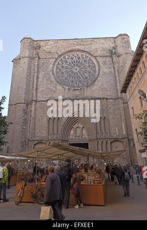 Barcellona, Spagna - Dic 21, 2014: Mercato prodotti tipici della Catalogna in Santa Maria del Pi (S.Maria del pino), Barc Foto Stock