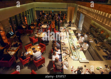 Interno di Zuma ristorante Giapponese al DIFC in Dubai Emirati Arabi Uniti Foto Stock