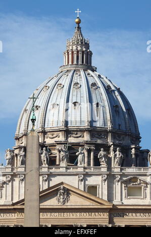 La cupola di San Pietro in Vaticano Foto Stock