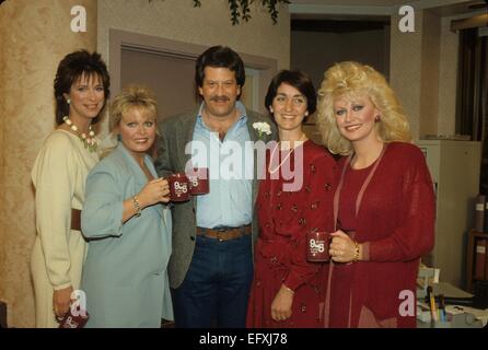 SALLY STRUTHERS con Valerie Curtin, Michael Kagan, Karen.Rachel Dennison.f3855. © Bob v. nobile globo/foto/ZUMA filo/Alamy Live News Foto Stock