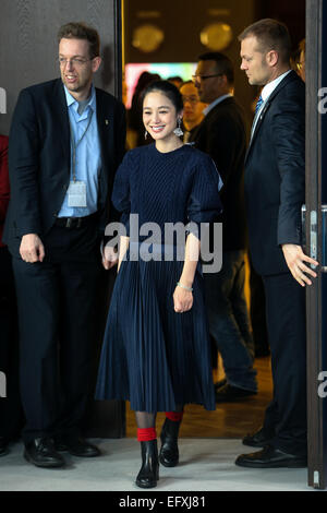 Berlino, Germania. Xi Febbraio, 2015. Zhou Yun arriva per un photocall per promuovere il film 'andato con proiettili' (Yi Bu Zhi Yao) al sessantacinquesimo Berlinale Festival Internazionale del Cinema di Berlino, Germania, il 11 febbraio, 2015. © Zhang ventola/Xinhua/Alamy Live News Foto Stock