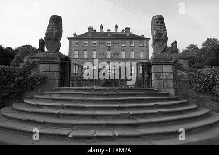 Pollok House a Glasgow, vista dal lato anteriore Foto Stock