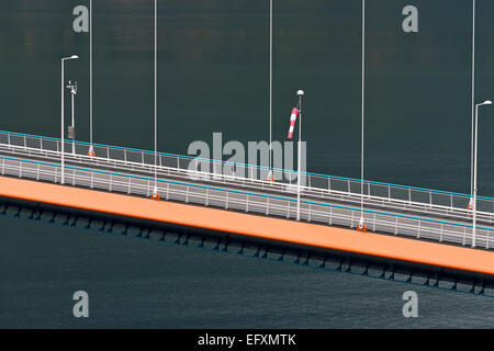 Hardanger ponte, ponte sospeso sulla Eidfjord, una succursale dell'Hardangerfjord, vicino Brimnes, Hordaland, Norvegia Foto Stock