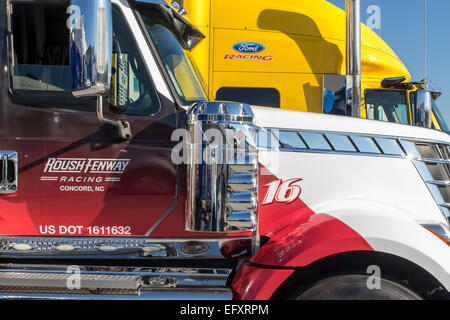 Concord, NC, Stati Uniti d'America. Xi Febbraio, 2015. Concord, NC - Feb 11, 2015: Il Roush Fenway Racing per caricare le loro auto prima voce off a Daytona per il 2015 Speedweeks a Roush Fenway Racing in concordia, NC. Credito: csm/Alamy Live News Foto Stock