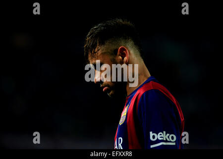 Barcellona, Spagna. Xi Febbraio, 2015. Barcellona è Neymar reagisce durante la Coppa del Re semifinale prima gamba soccer match contro il Villareal nello stadio del Nou Camp di Barcellona, Spagna, 11 febbraio, 2015. Barcellona ha vinto 3-1. Credito: Pau Barrena/Xinhua/Alamy Live News Foto Stock