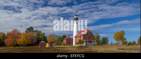 Pictured Rocks National Lakeshore, MI: Sunrise luce su Au Sable Stazione di luce (1874) su Au Sable punto Foto Stock