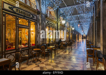 Lo storico Caffè Florian stabilito nel 1720 situato in Piazza San Marco, Venezia, Veneto, Italia Foto Stock