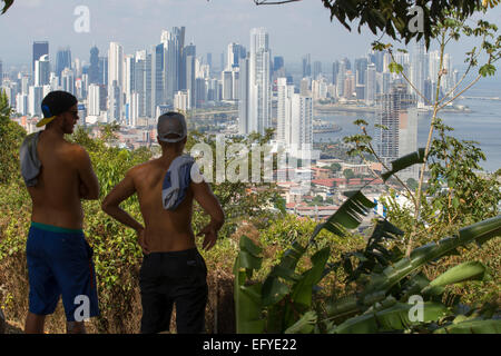 Skyline, Panama City. Paesaggio urbano e sullo skyline della città di Panama, visto dal Cerro Ancon Mountain, Panama America centrale. Panama, Ce Foto Stock