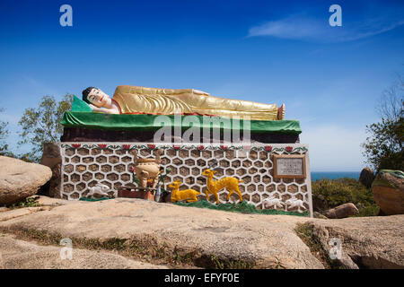 Statua del Buddha, Co Tach Pagoda, Binh Thuan Provincia, Vietnam Foto Stock