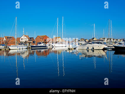 Barche a vela ormeggiata nel porto di Port Solent, Portsmouth, Hampshire, Inghilterra, Regno Unito Foto Stock
