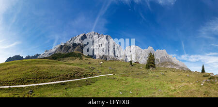 Paesaggio alpino con Hochkönig, area escursionistica, Mühlbach, Stato di Salisburgo, Austria Foto Stock