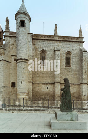 Statua monumento alla Regina Juana I di Castiglia, Tordesillas, Valladolid, Castilla y Leon, Spagna. Foto Stock